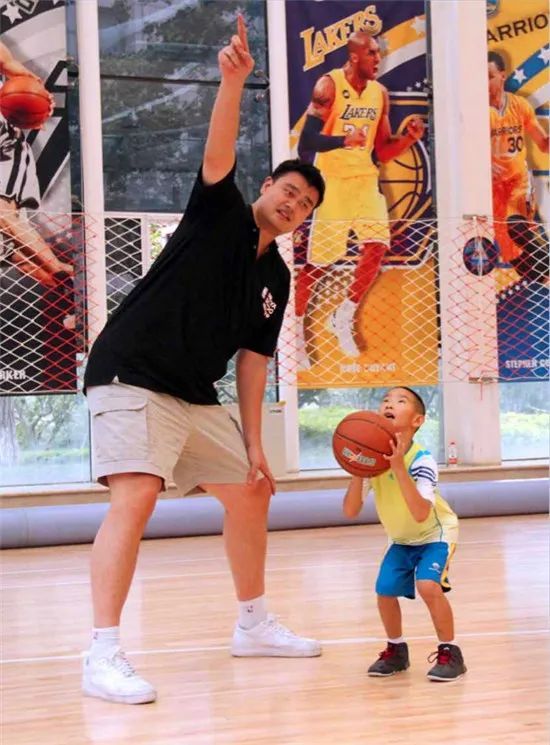 更是两位老 更是两位老