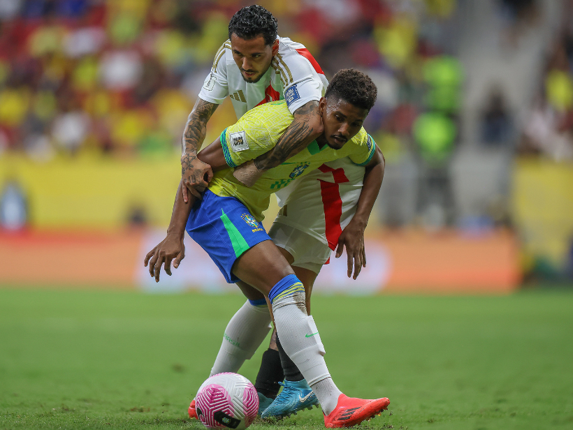 两支球队距 两支球队距