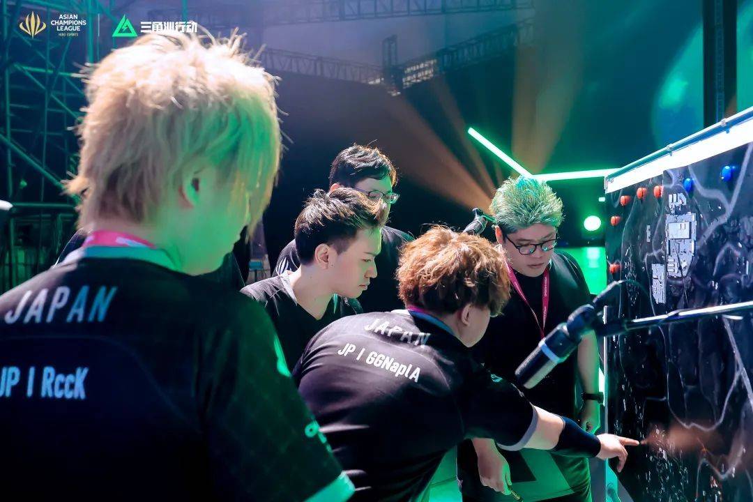 球员抛球给 球员抛球给